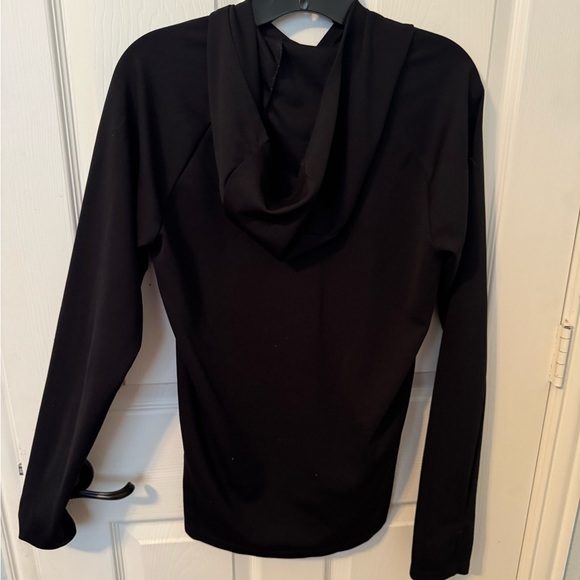 NWOT: The North Face black lightweight hoodie - Picture 4 of 4